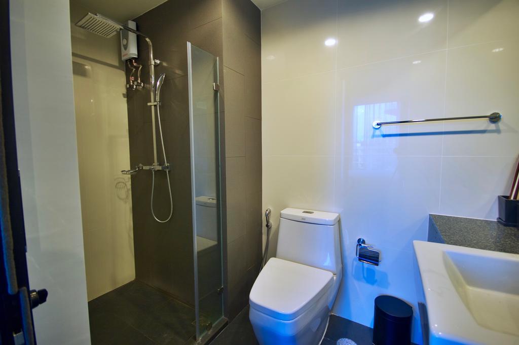 6Th Avenue Surin By Risa Apartment Bagian luar foto