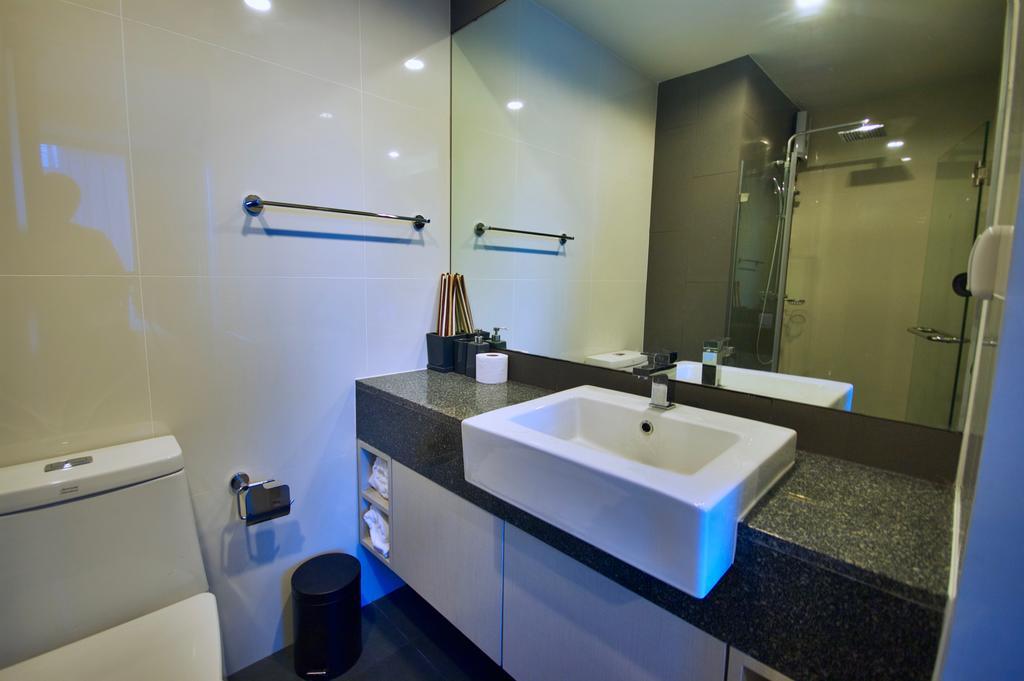6Th Avenue Surin By Risa Apartment Bagian luar foto