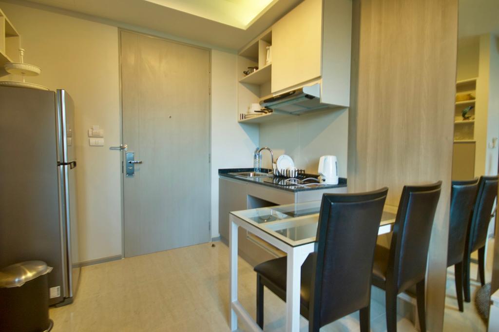 6Th Avenue Surin By Risa Apartment Bagian luar foto
