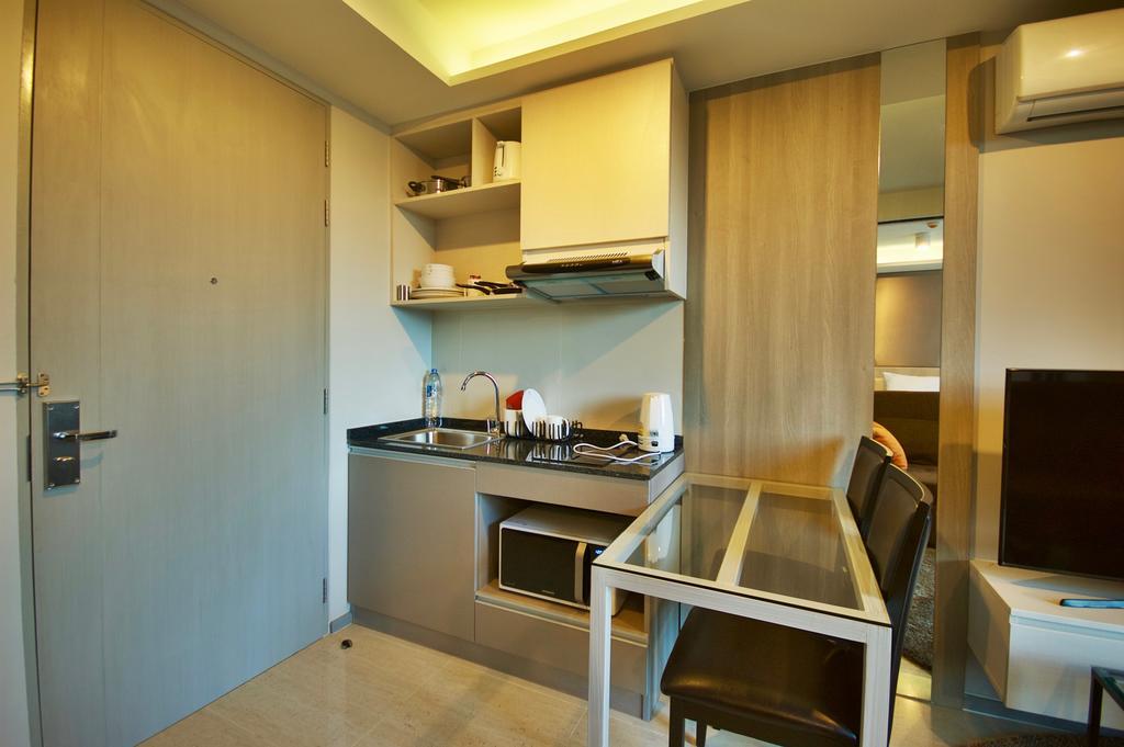 6Th Avenue Surin By Risa Apartment Bagian luar foto